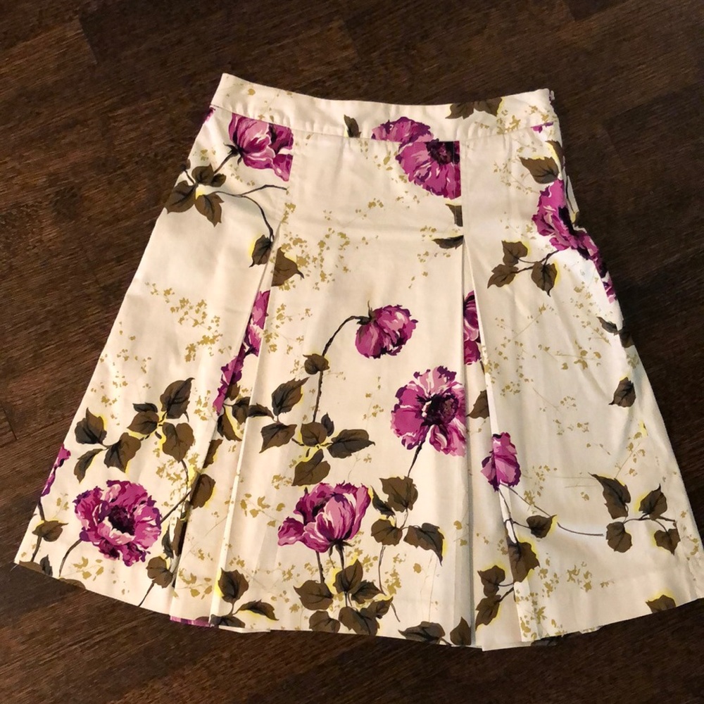 Banana Republic floral pleated skirt